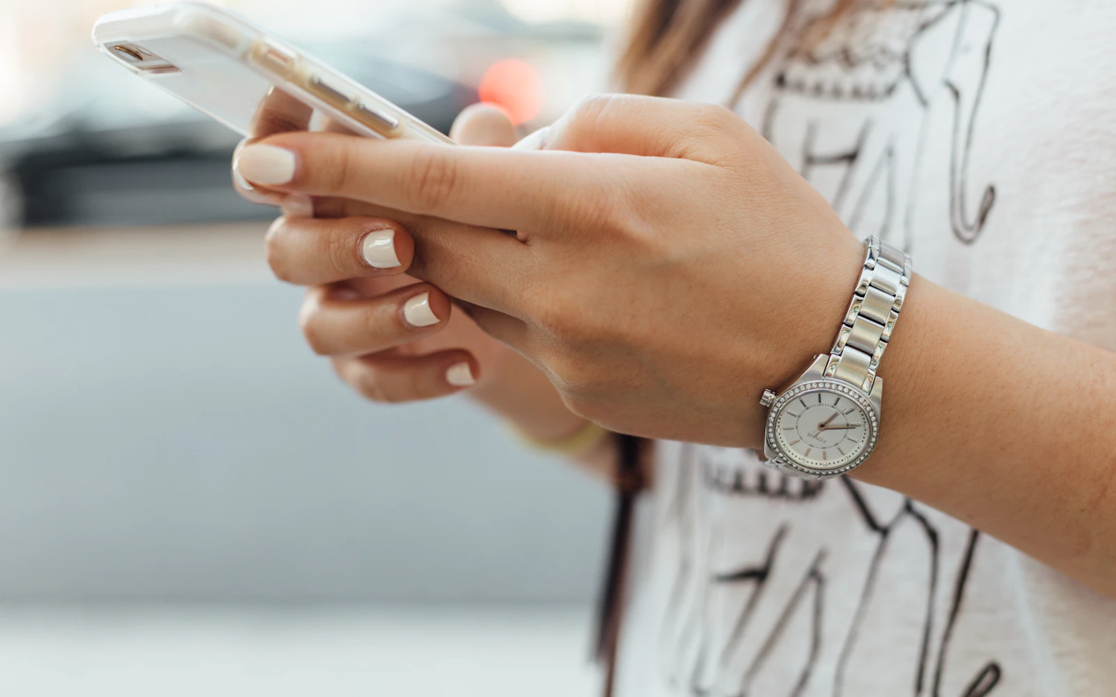 Client writing a Google review on a smartphone