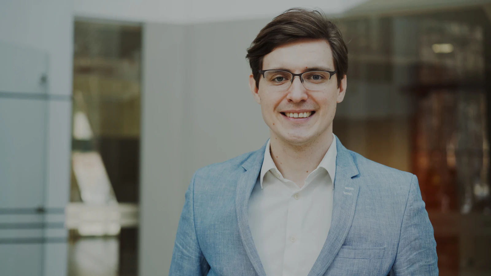 Professional headshot after LinkedIn profile optimization