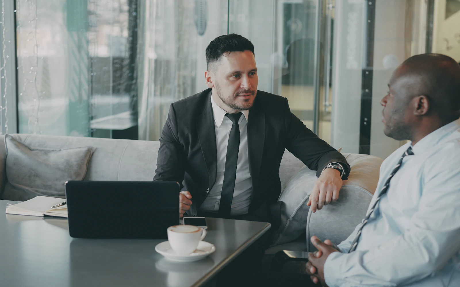 Executive coach meeting a client, illustrating SEO for coaches