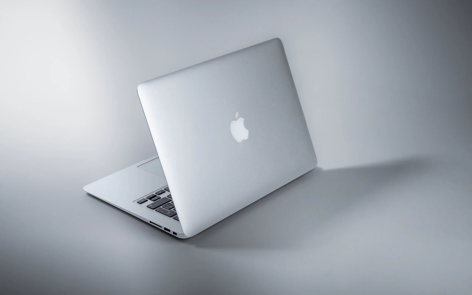Laptop on a clean desk following WordPress backup best practices